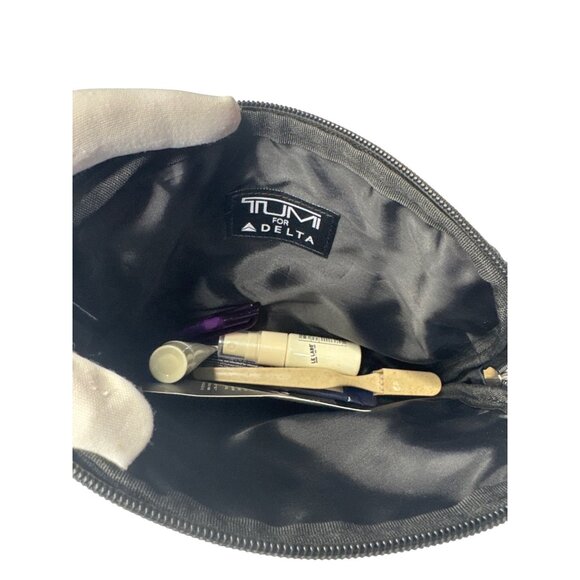 Tumi For Delta Airlines Purple Travel Toiletry Kit Bag With Accessories - Picture 4 of 8